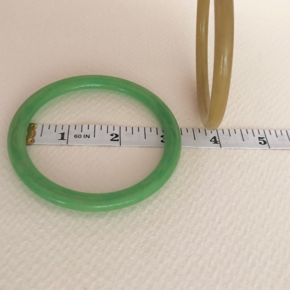 Bakelite Jewelry - Green and Olive  bracelet.